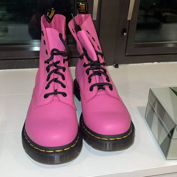 ❗️NWT  women’s DOC MARTEN boots ❗️ - Picture 4 of 9